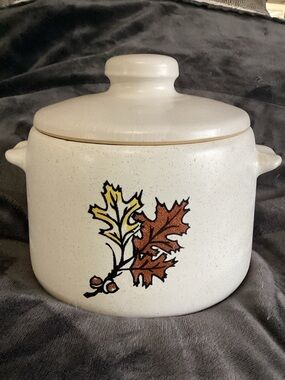 Vintage West Bend Bean Pot Stoneware Oak Leaves Acorns Crock Chili Soup MCM EUC